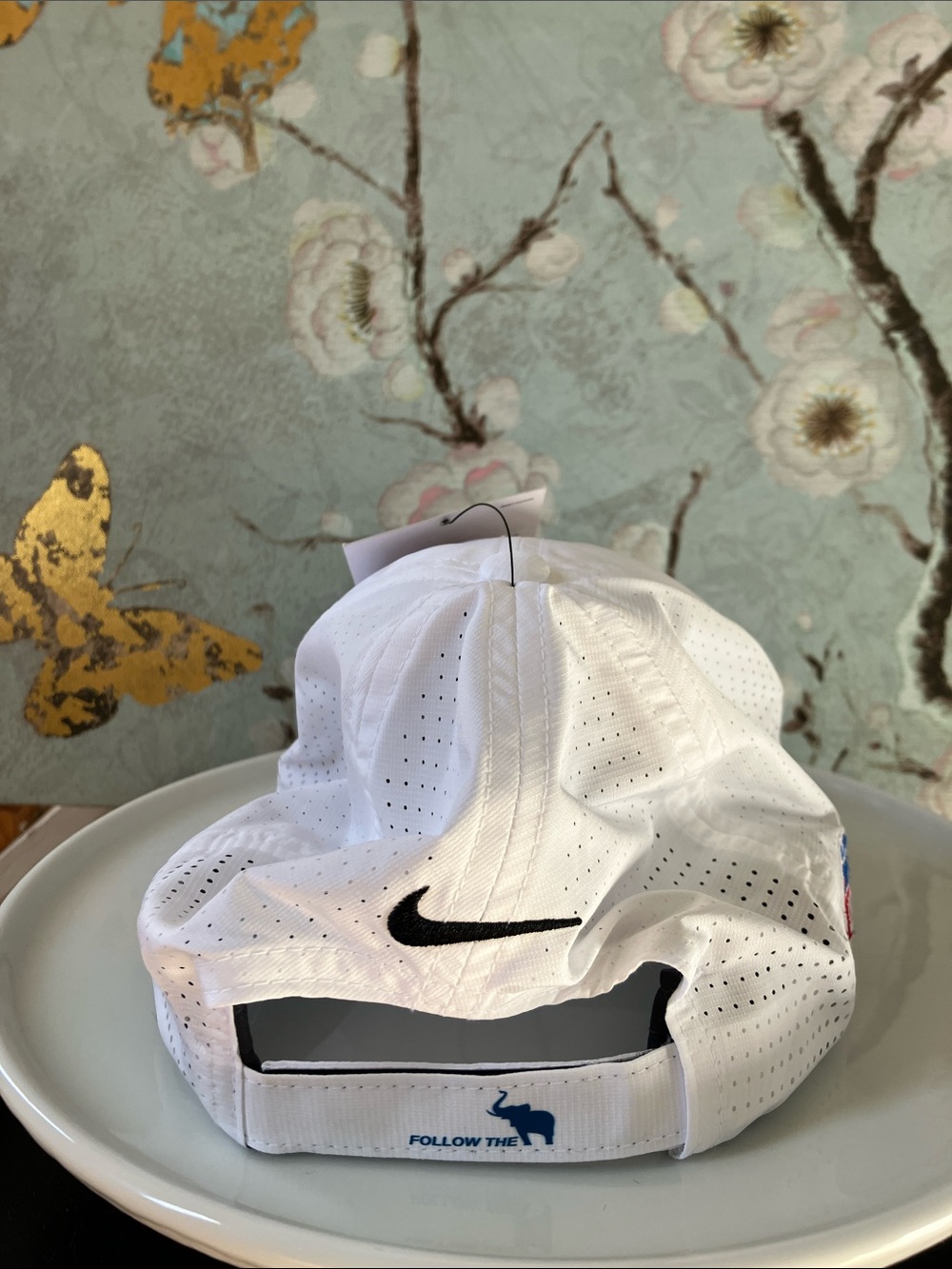 NWT OSFM Nike White Mesh Cap With Navy Elephant Embroidery & Velcro Closure - Picture 4 of 8